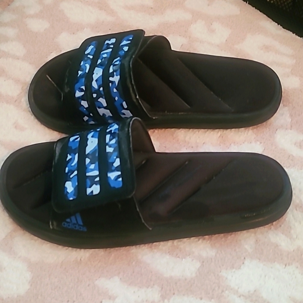 Maleor female memory foam Adidas slides